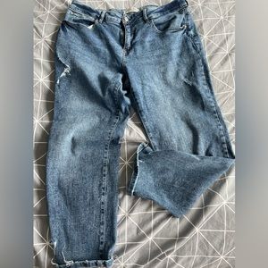 Mid rise boyfriend jeans